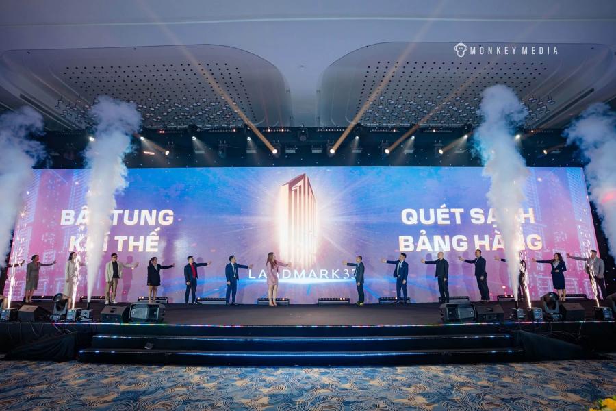 Setup Ánh Sáng, Âm Thanh & Máy Quay Cho Sự Kiện Doanh Nghiệp